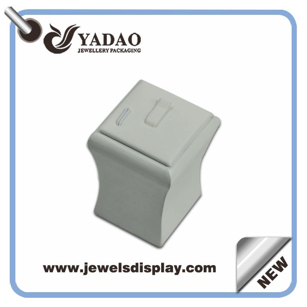 China New arrival fashion leather ring stand have a kink of color for you choose made in China manufacturer