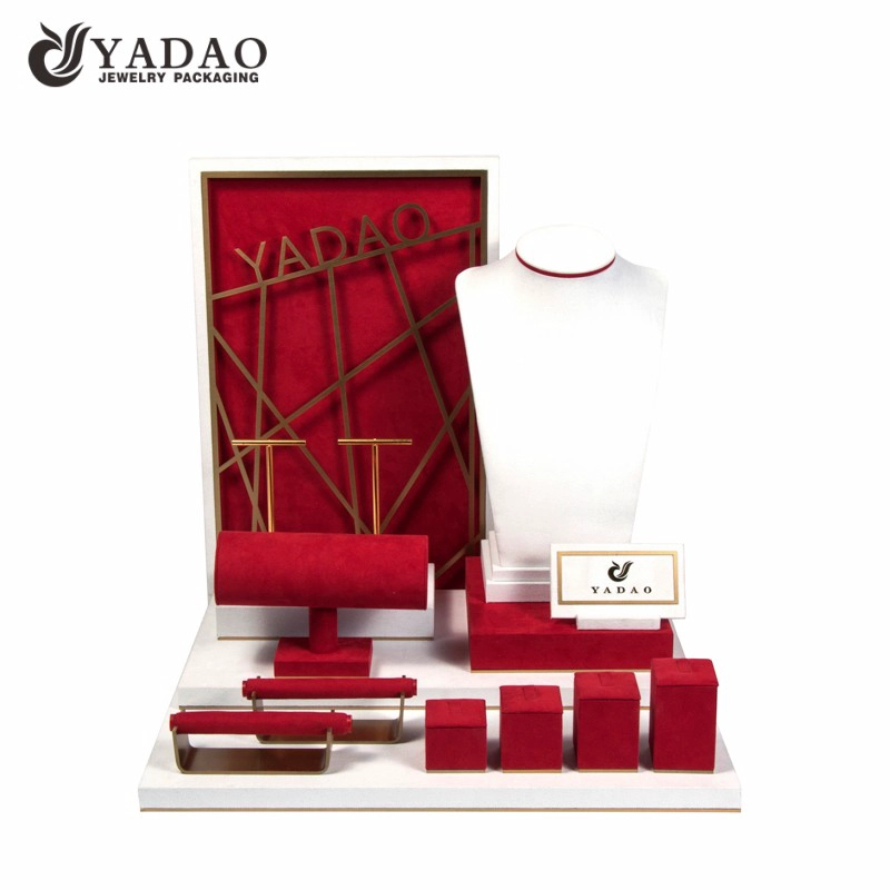 China high quality wooden jewelry display set classical red color microfiber display stands with metal elements for Christmas holiday season manufacturer