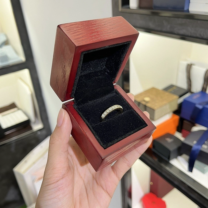 Cina La scatola di legno di personalizzazione di lusso per l'imballaggio ad anello in logo inserto colore nero può essere aggiunta per il tuo marchio produttore