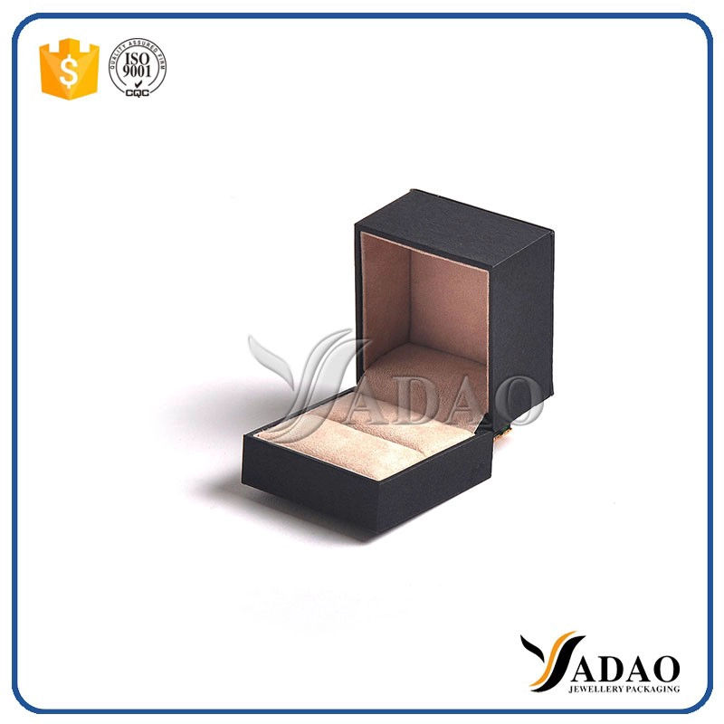 China samll high quality color customize leather+paper jewelry box for engagement manufacturer