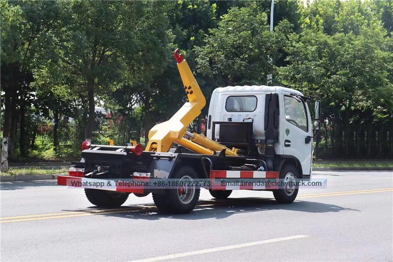 4x2 DFAC 5CBM Hook Lift Garbage Truck