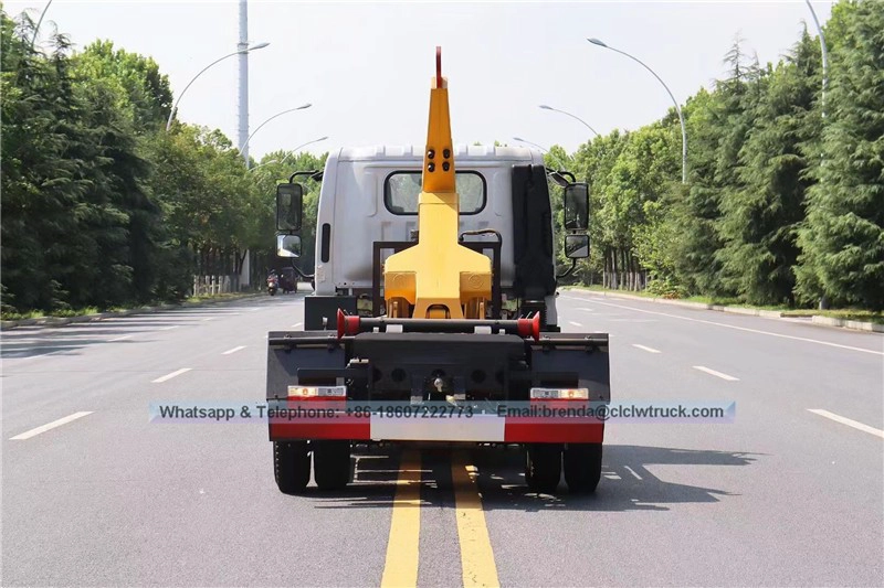 4x2 DFAC 5CBM Hook Lift Garbage Truck