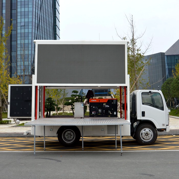 ISUZU BRAND شاشة مزدوجة بشاحنة P8 ذات شاشة LED طراز محمول