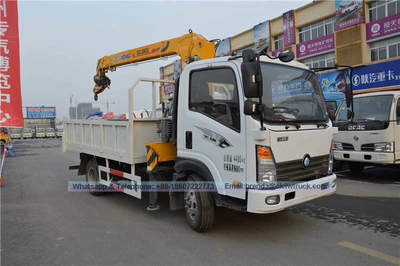 Nhà cung cấp cần cẩu gắn trên xe tải Sinotruk, nhà sản xuất cần cẩu xe tải 2000 kg tại Trung Quốc