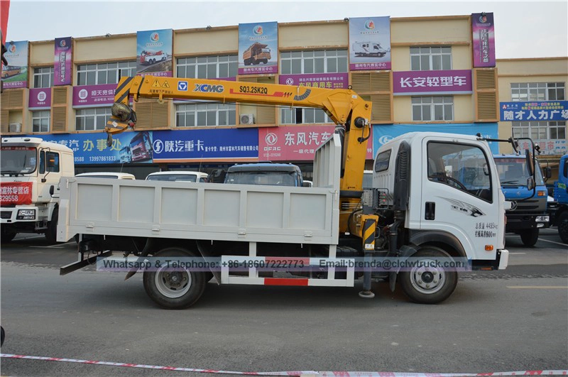 Nhà cung cấp cần cẩu gắn trên xe tải Sinotruk, nhà sản xuất cần cẩu xe tải 2000 kg tại Trung Quốc