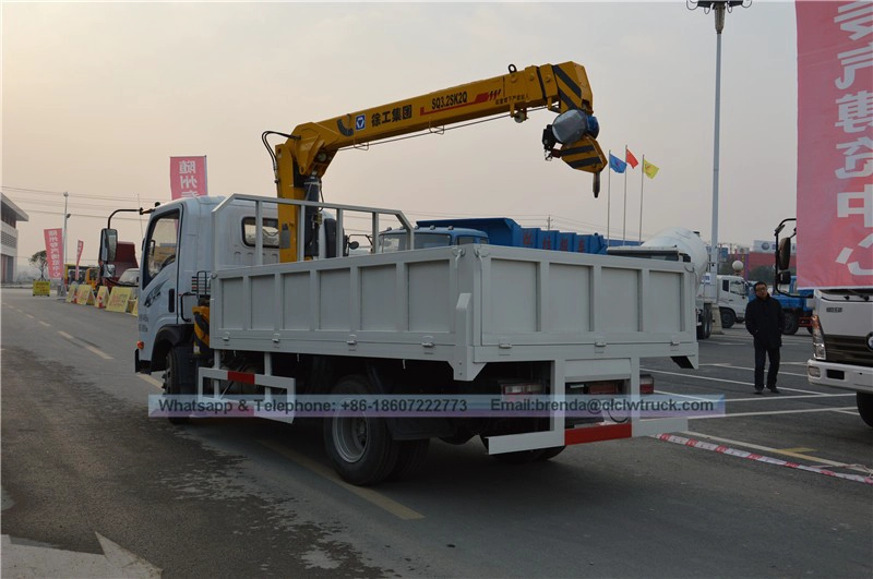 Nhà cung cấp cần cẩu gắn trên xe tải Sinotruk, nhà sản xuất cần cẩu xe tải 2000 kg tại Trung Quốc