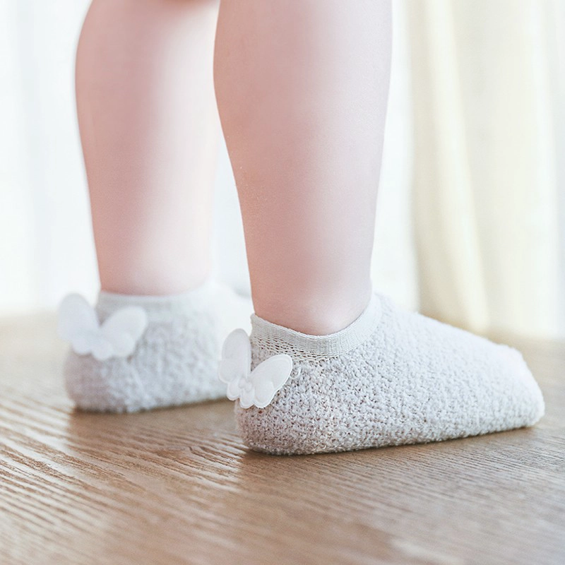 China Kleinkinder rutschfeste Socken Bulk Baby Knöchel Schiff weiße kurze Socken zum Verkauf