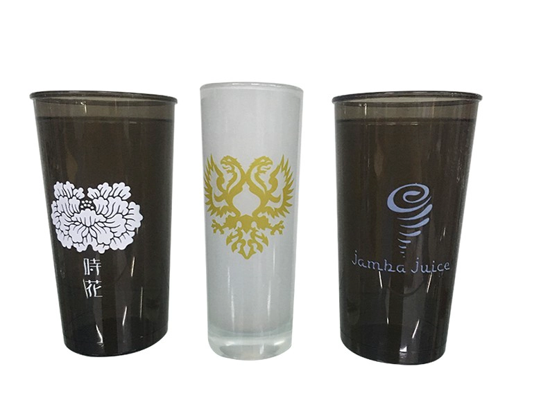 Cina Tazza di plastica VS Stampa UV con tazza di vetro produttore