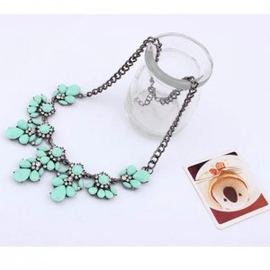 Cina Flower Necklace Fresh Sweet Lady Neck Short Alloy Chain Accessory Birthday Anniversary Gifts for Women Mom Wife produttore