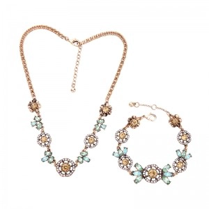 Cina Flower Statement Necklace Mint Crystal Necklace Jewelry Jewelry Accessories produttore