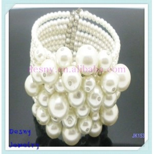 China Latest design women imitation multi-pearl bangle manufacturer
