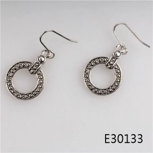 Китай Silver 925 designer inspired cheap hoop earrings designs E30133 производителя