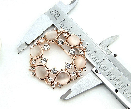 Gold-plated Flower Cheap Wholesale Crystal Rhinestone Opal Bulk Brooch Jewelry Innovations Jewelry Gift