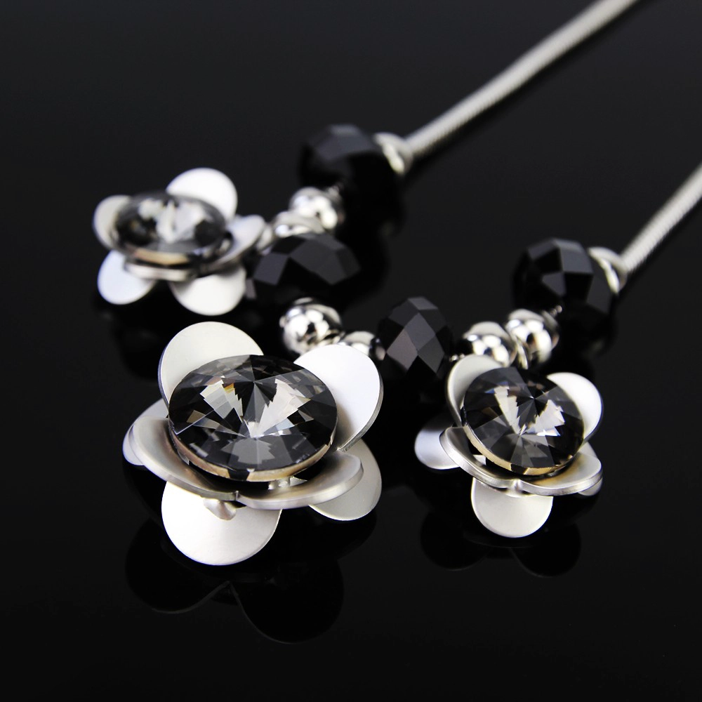 New Arrive Customized Fashion Jewellery Zinc Alloy Crystal Flower Pendant Necklace for women Accessories