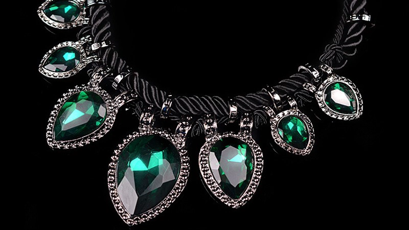 The latest European and American hand-woven fashion hemp rope drop-shaped gemstone short necklace