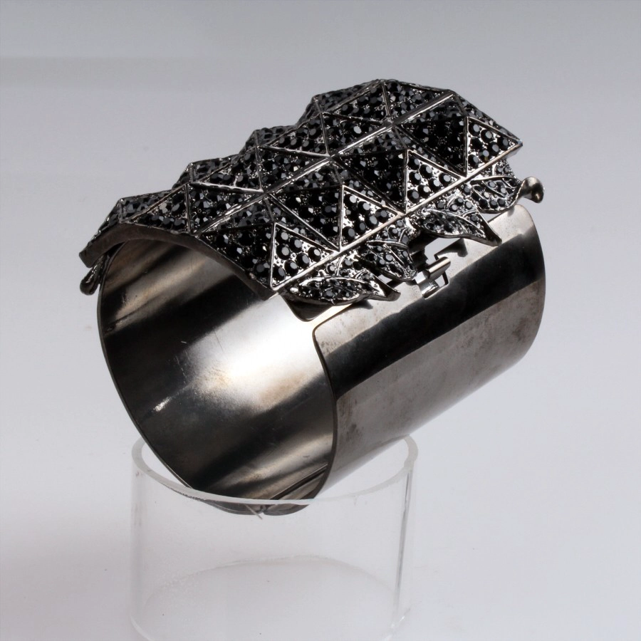 China Wholesale stage catwalk charm bracelet bangle，Famous fashion people bracelet bangle Silver charm bracelet wholesale manufacturer