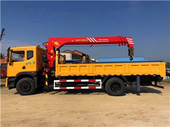 Dongfeng 5 toneladas de grúa montada con pictrues camión en venta