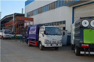 Japan brand 5cbm street sweeper truck supplier in china