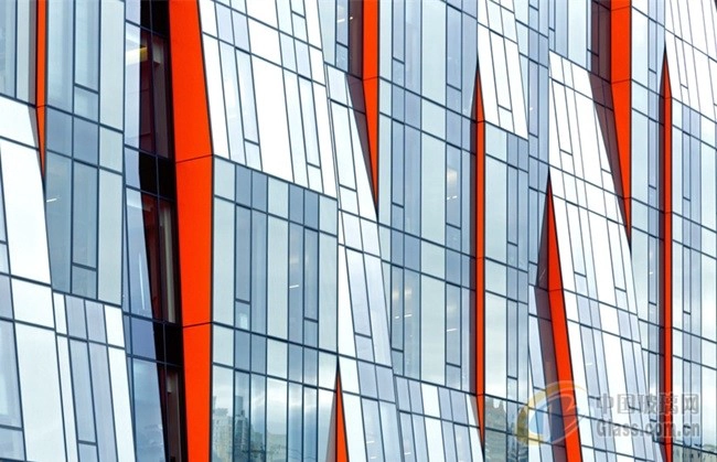 Glass screen wall
