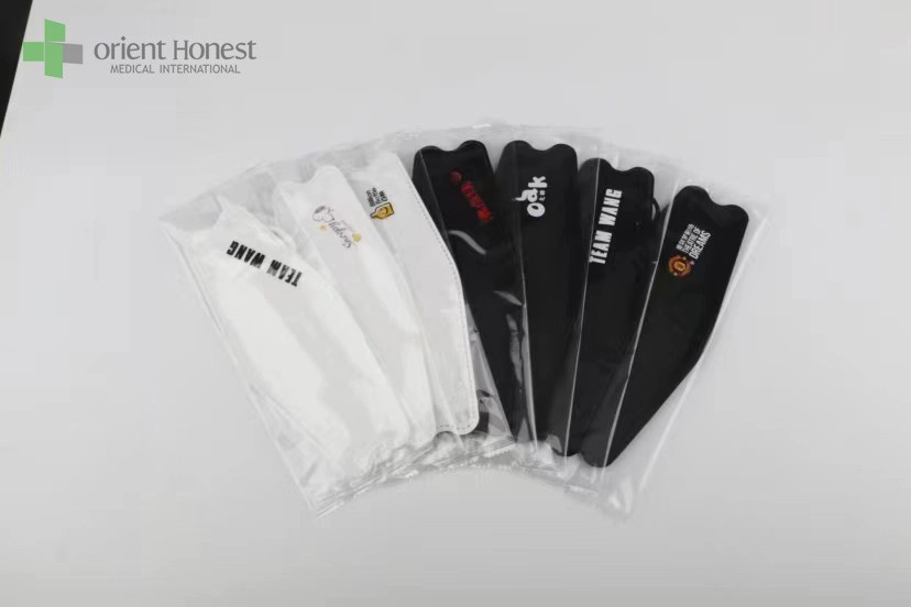 4ply KF94 หน้าหน้ากากสีดำและสีขาวสำหรับผู้ใหญ่
