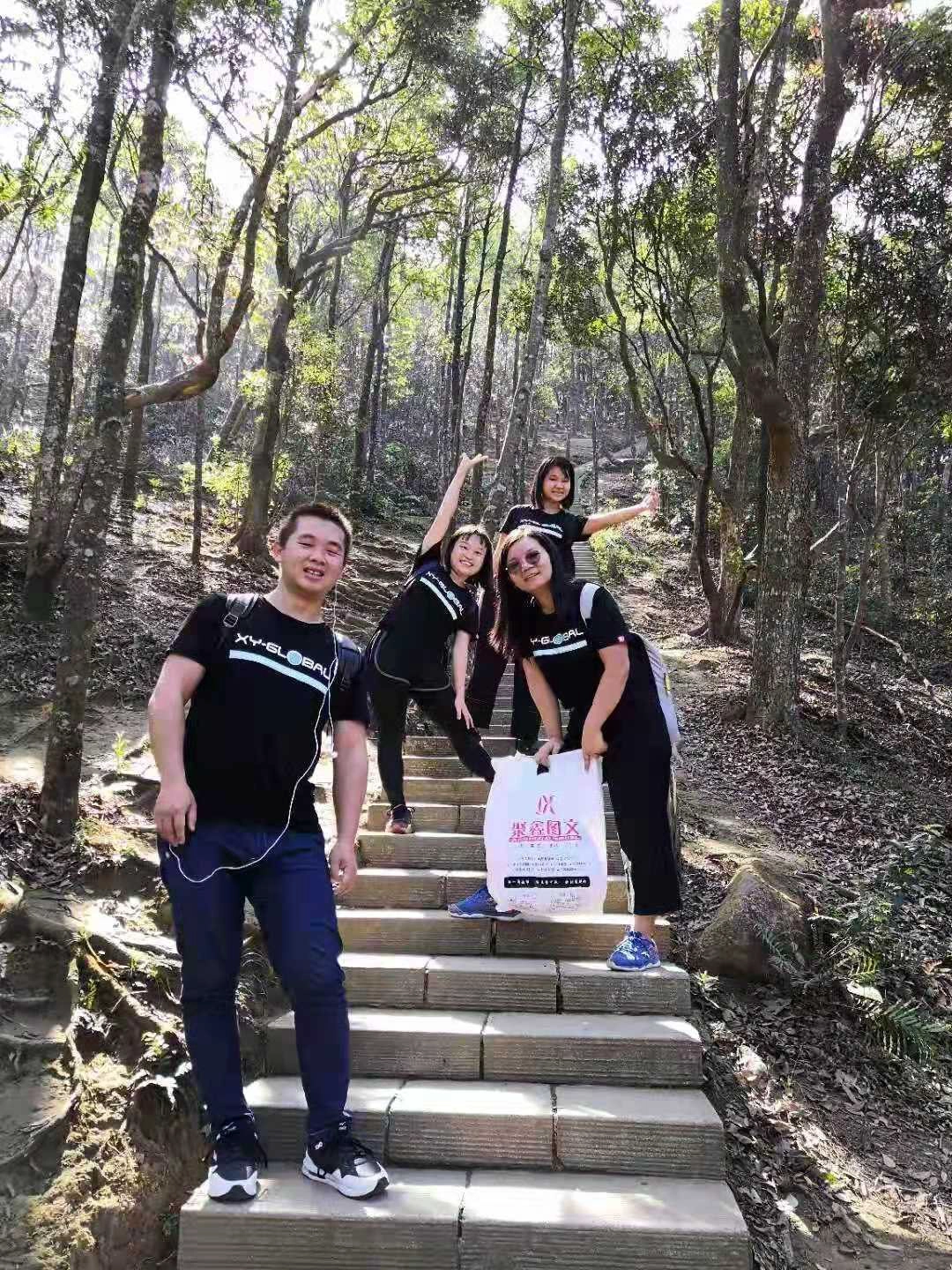 XY-GLOBAL team on the way of Wutong mountain