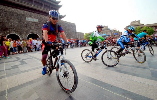 helmet manufacturers