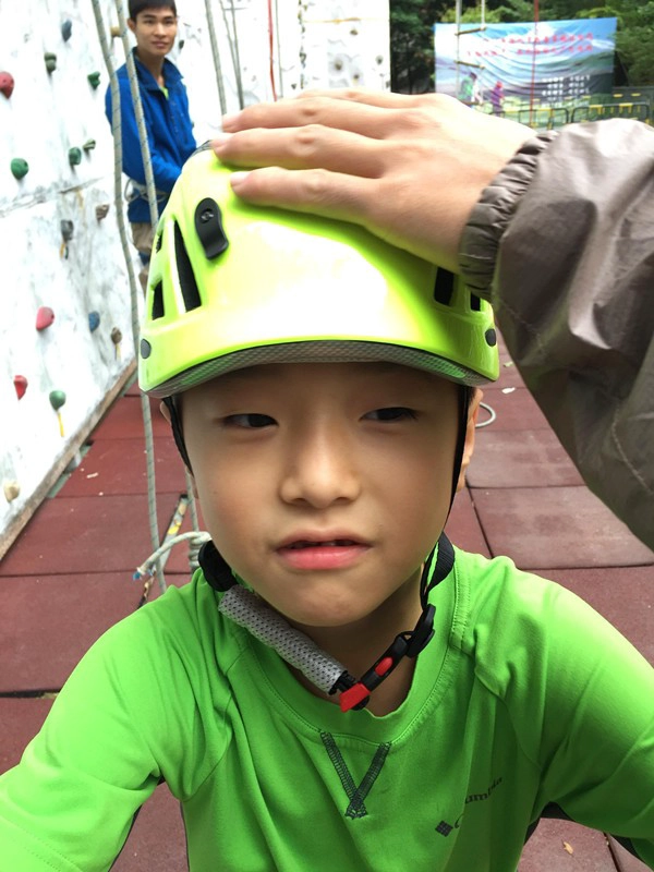 Tree climbing helmet