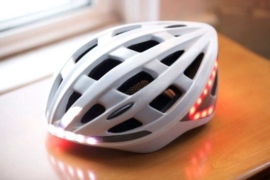 smart helmet with turn light