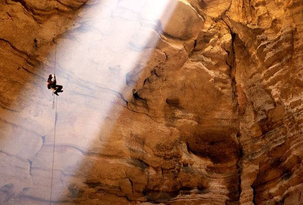 caves helmet supplier