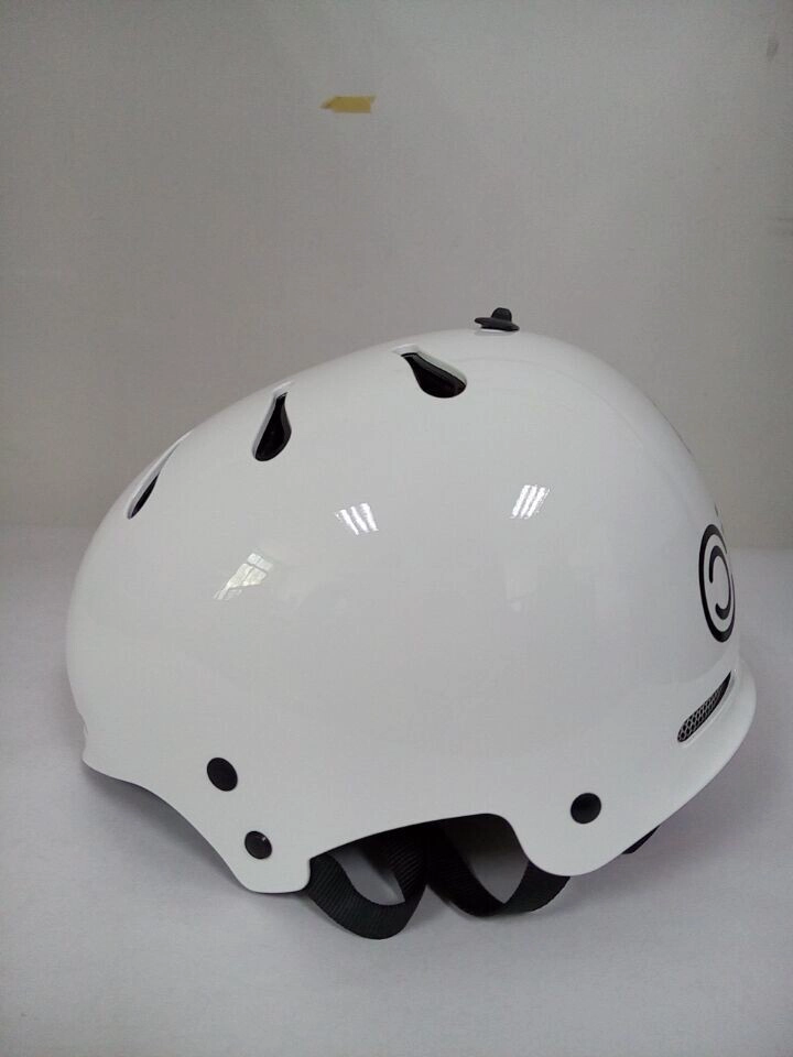 Certifié CE casques de skateboard ABS, casque de patinage OEM