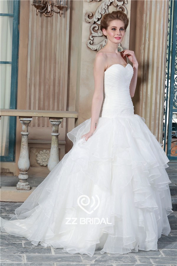 China top kwaliteit lieverd hals gegolfde organza baljurk bruidsjurk