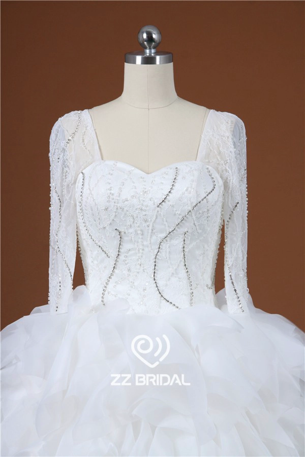 Lujoso de manga larga con cuentas de organza vestido de fiesta en capas fabricante vestido de novia