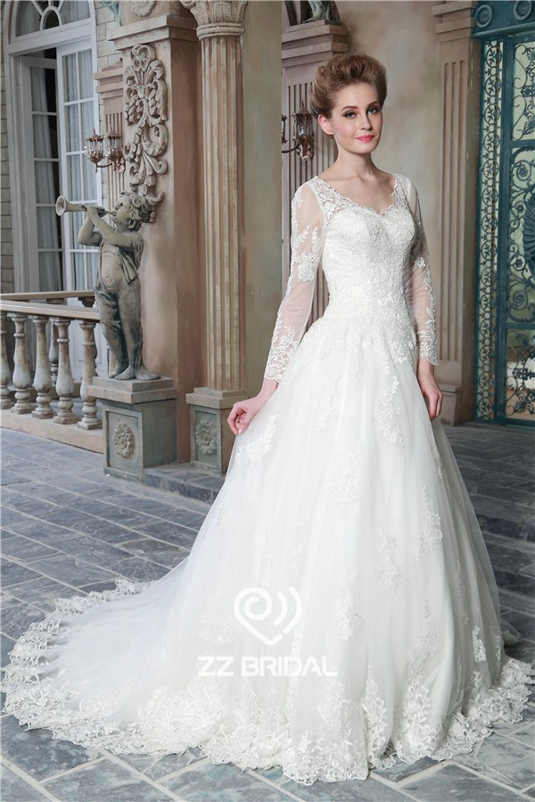 China Neue Ankunft Langarm-V-Ansatz Spitze Appliqued A-line Brautkleid Lieferanten Hersteller