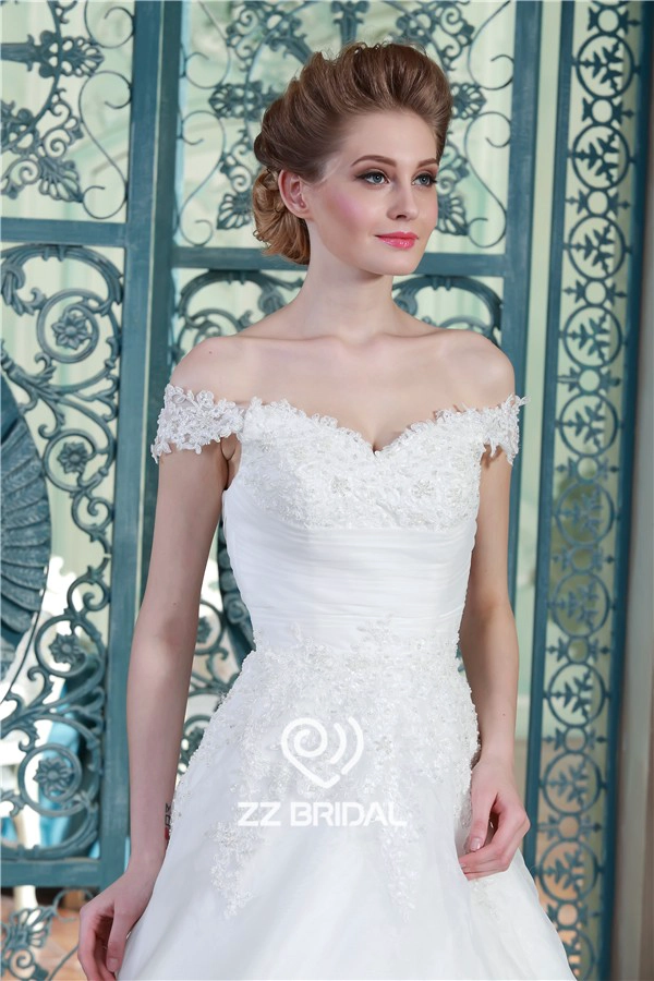 Nieuwe aankomst off shoulder lieverd hals kant geappliceerd ruches trouwjurk fabrikant