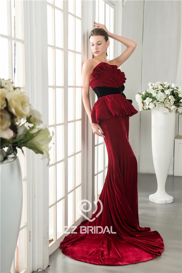 Trendy stijl ruches riem met zwarte handgemaakte bloemen Claret-rode fluwelen volle lengte avondjurk leverancier