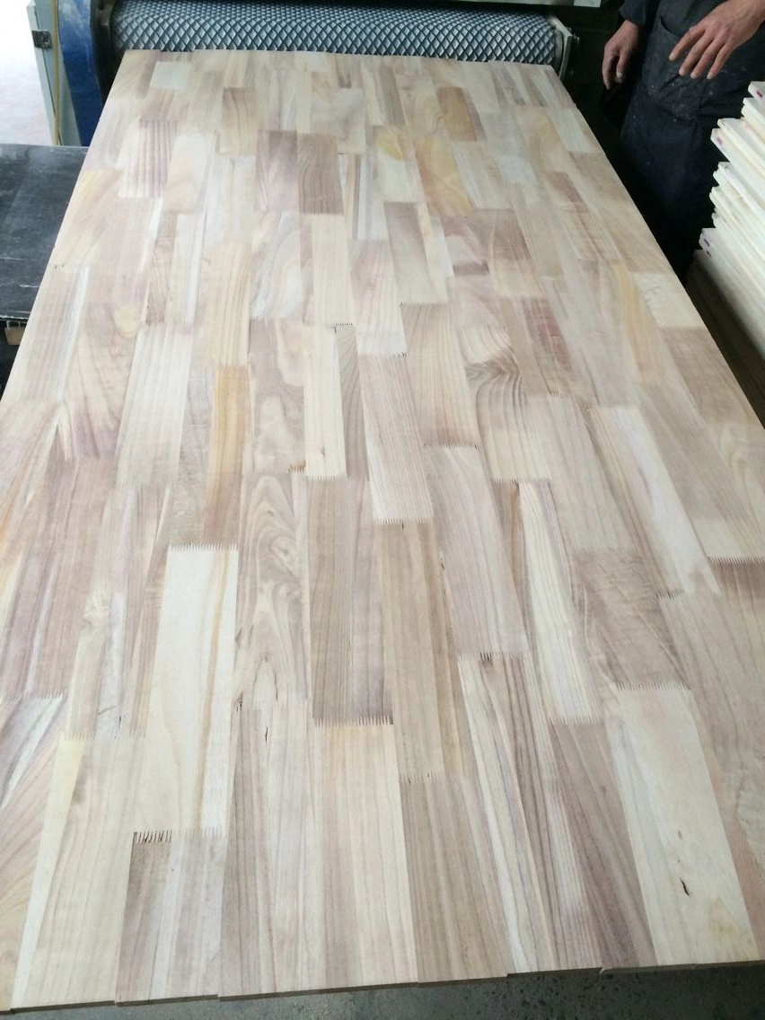 China Paulownia keilgezinkt Board für Türrahmen Paulownia Porzellan Fingergelenk Hersteller