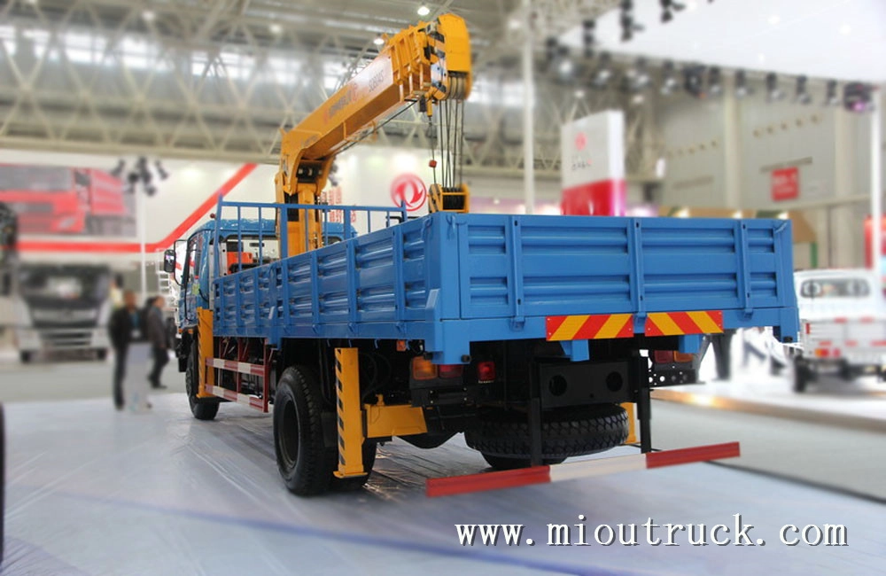 4ton Dongfeng 4 * 2 180hp Euro3 tuwid braso truck crane