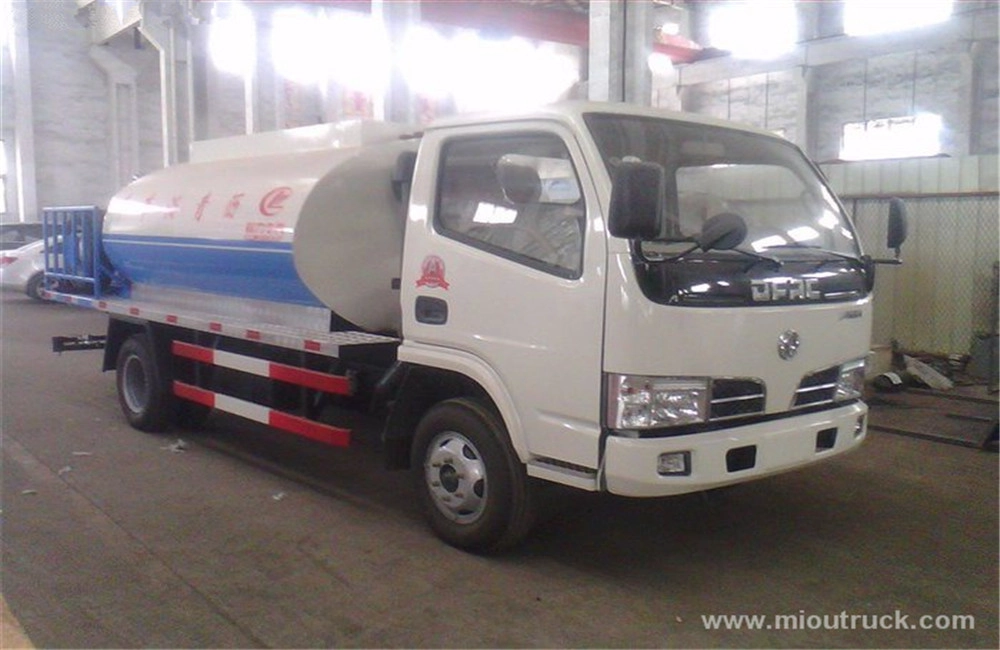 6 Wheeler asphalt distributor, asphalt spraying vehicles, 8-10cbm asphalt Truck Dealer