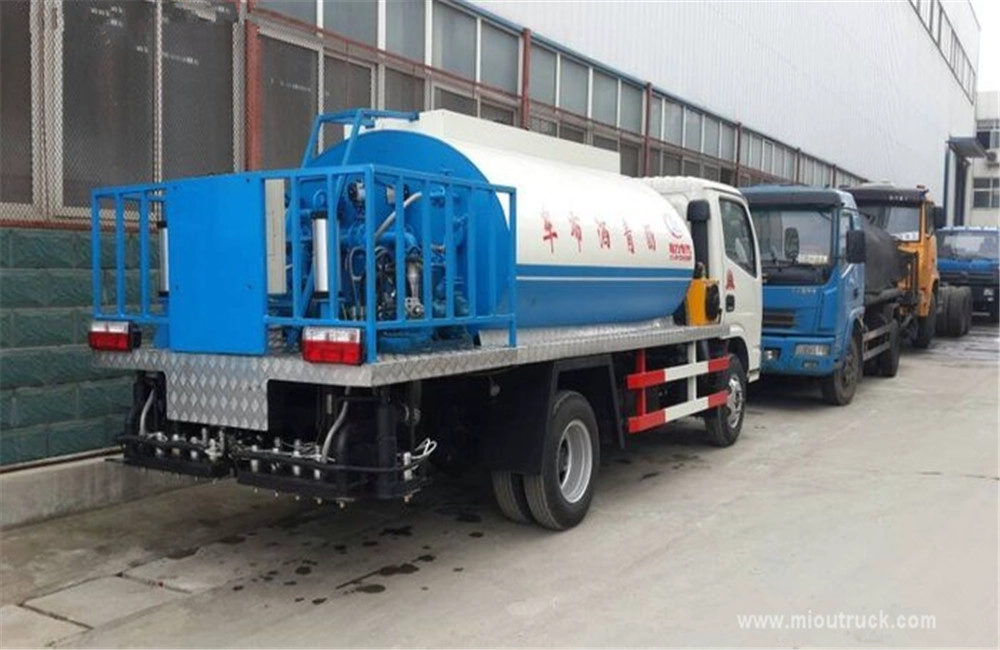 6 Wheeler asphalt distributor, asphalt spraying vehicles, 8-10cbm asphalt Truck Dealer