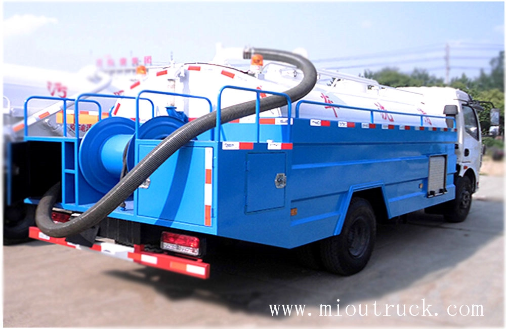 CLW5080GQX4 dongfeng4*2 5CBM road clearing vehicle