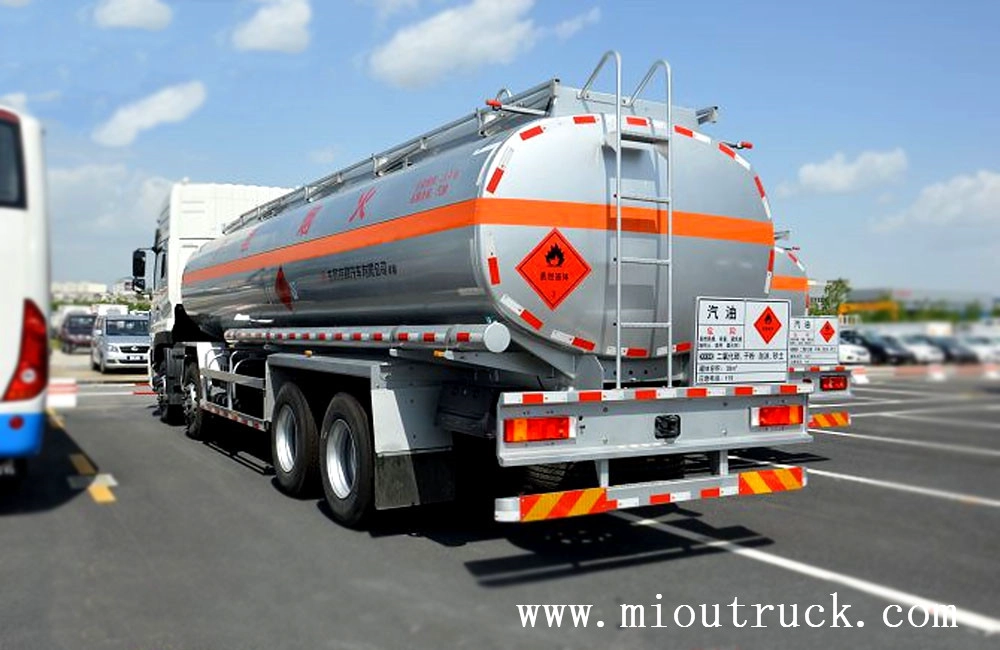 CSC5311GJYD10 Euro4 แบรนด์ Dongfeng 8 * รถบรรทุก 4 24CBM น้ำมัน