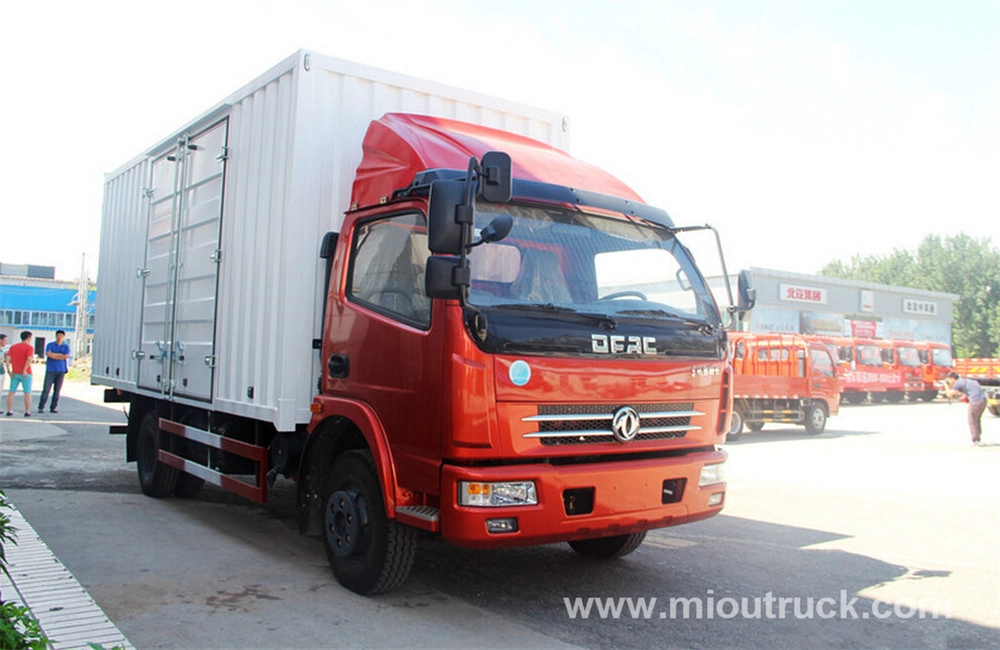 Camión de China Dongfeng 4 x 2 mini transporte camiones carga carro buena calidad para la venta
