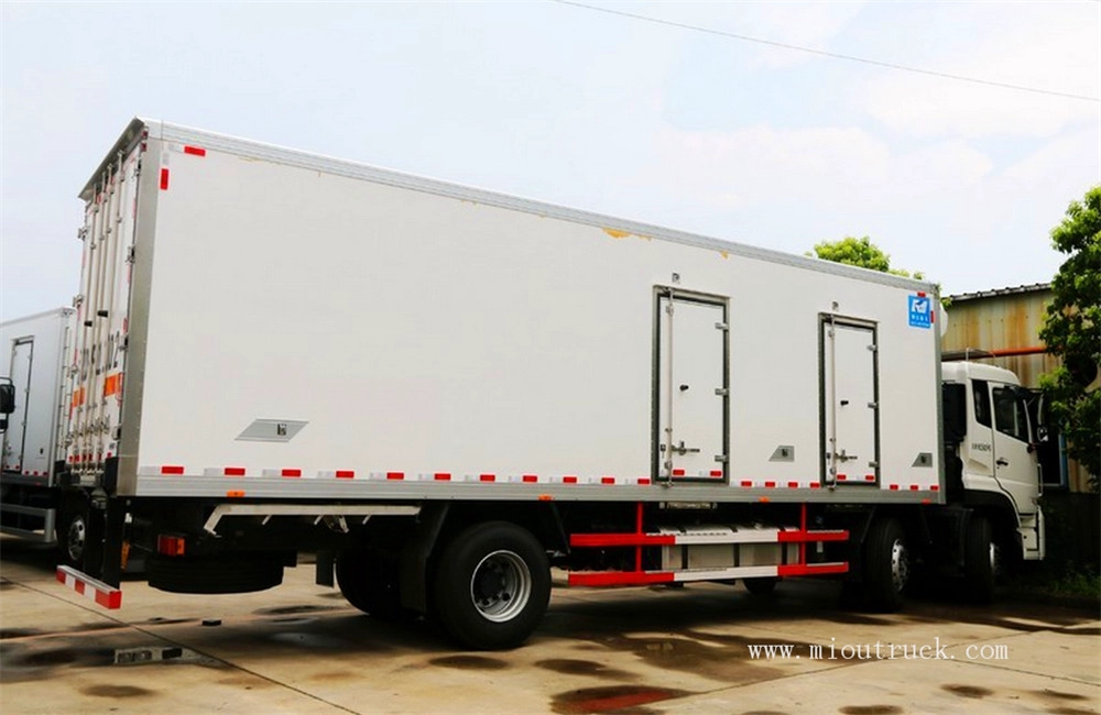 Dong Feng 245hp 9.4m รถบรรทุกกล่องในตู้เย็น