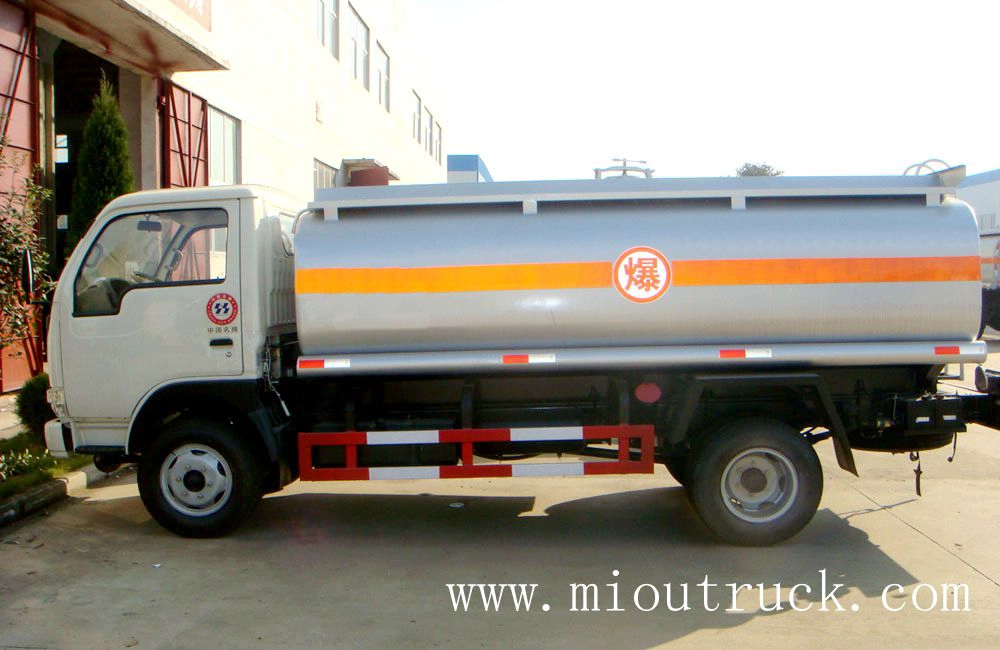 Dongfeng 110hp 4 * 2 Memandu kenderaan pengangkutan petrol jenis