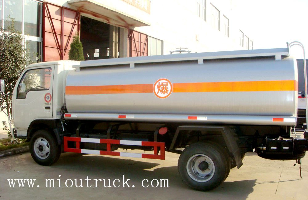 Dongfeng 110hp 4 * 2 Memandu kenderaan pengangkutan petrol jenis