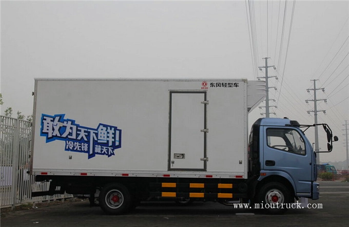 Dongfeng 115 hp 4X2 refrigerated cold room van truck