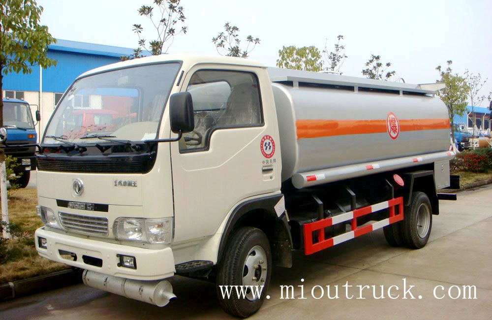 东风120马力 4X2驱动类型运油车(EQ5070GYY51DAC)