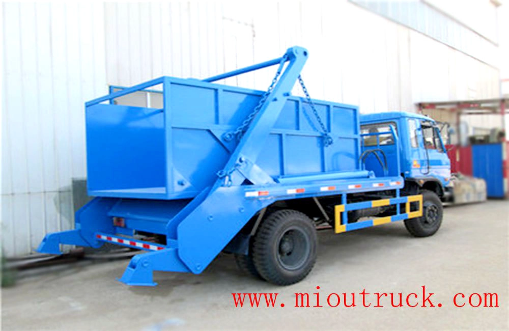 Dongfeng 4 * 2 4.5t Swing Arm Garbage Truck