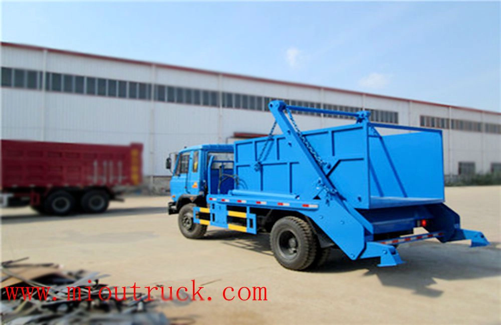 Dongfeng 4 * 2 4.5t Swing Arm Garbage Truck