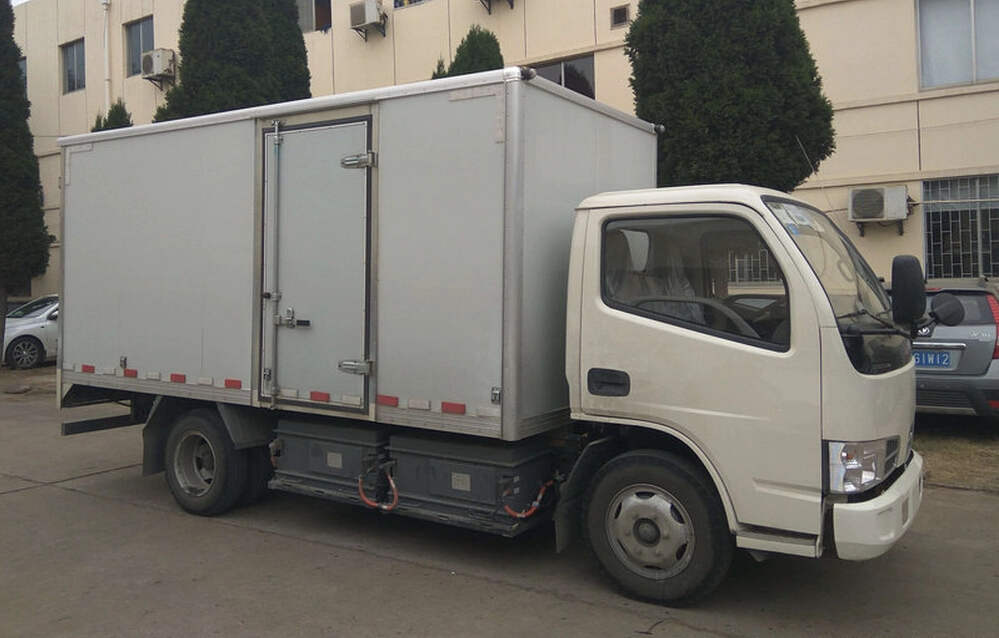 东风 4.5 吨4.1 米 单排纯电动车